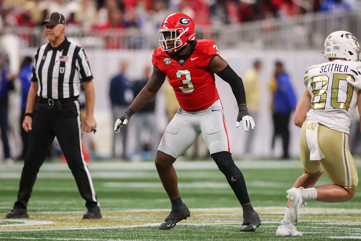 4-star LB commits to Indiana over Georgia football